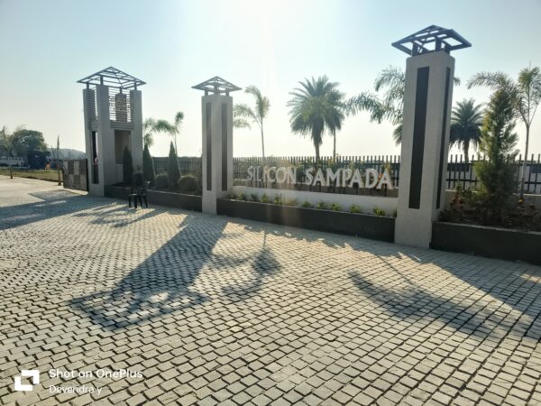 Silicon Sampda , Near MR5 Square